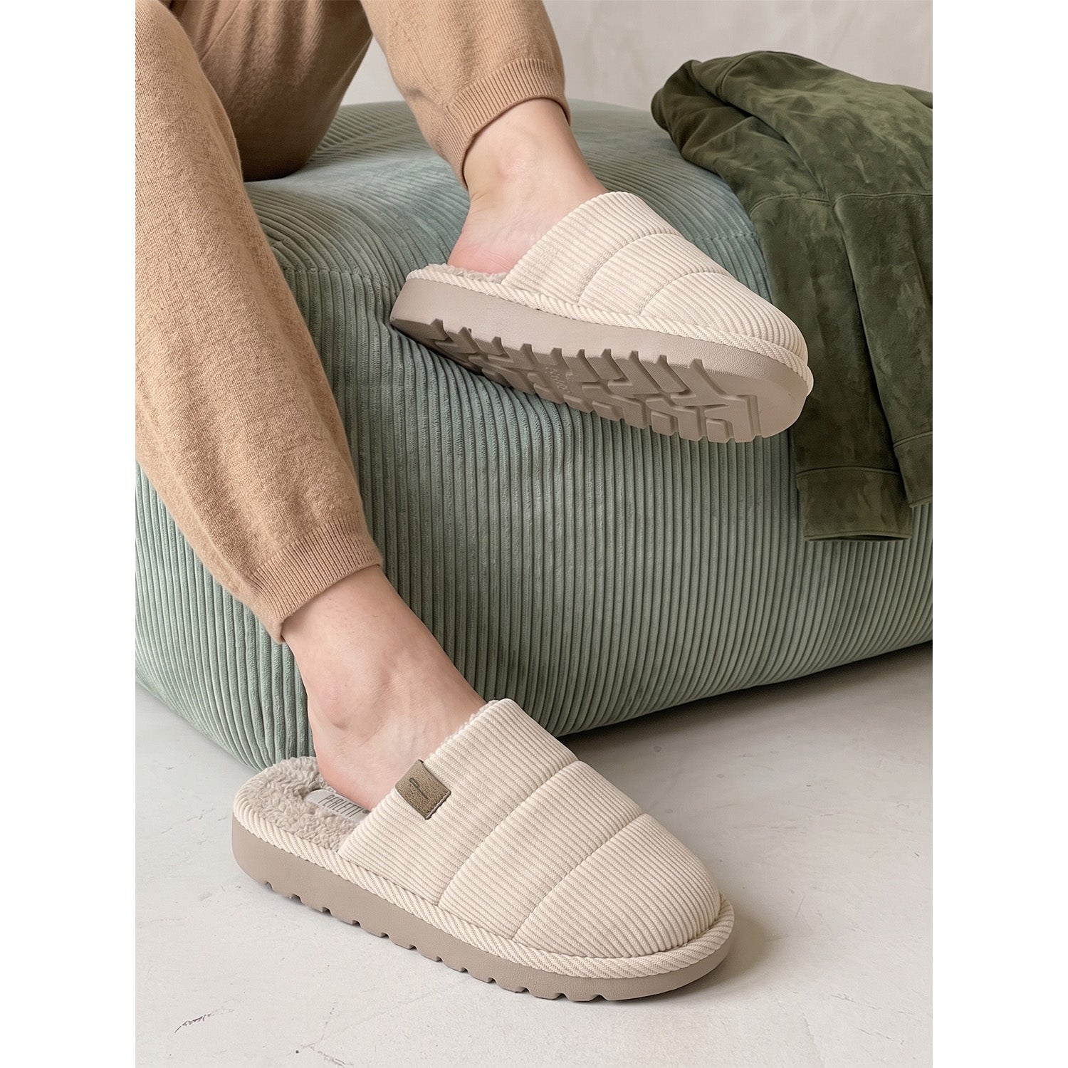 Pantofole Donna in Velluto con Suola Anti-Shock